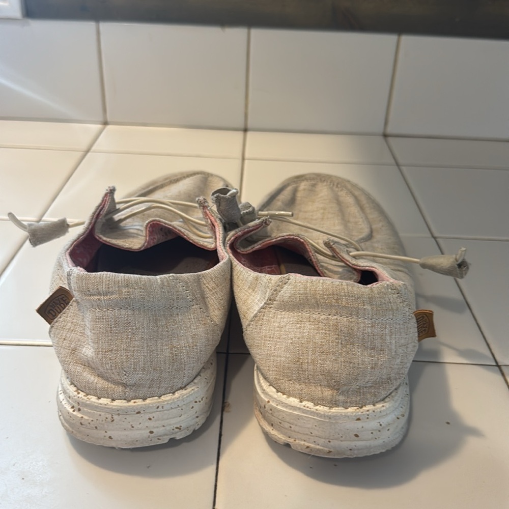 Hey Dude Women's Wendy Chambray White nut Color Slip on Shoes Size 8 - Picture 6 of 11